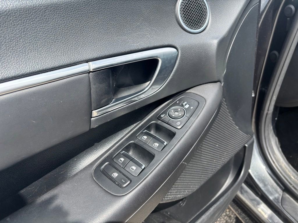 Used 2023 Silver Hyundai SEL image 12
