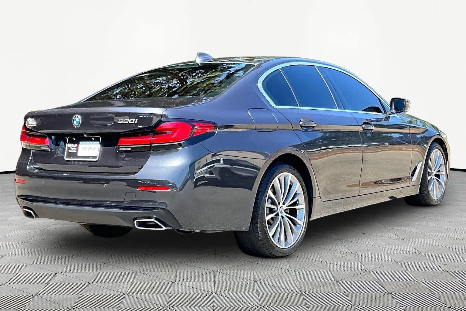Used 2022 Dark Graphite Metallic BMW 530i image 13