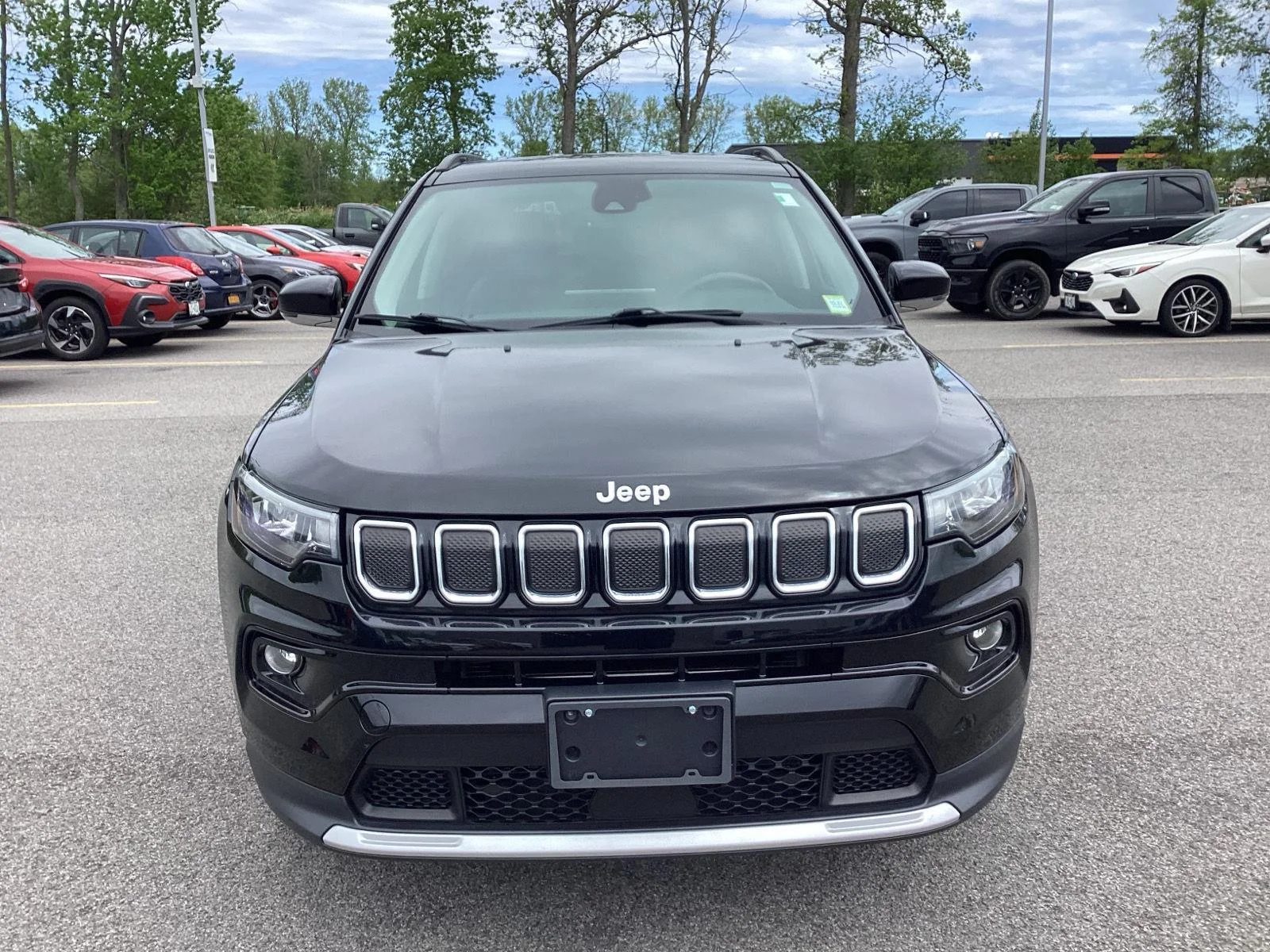 Used 2022 Diamond Black Crystal Pearlcoat Jeep Limited image 2