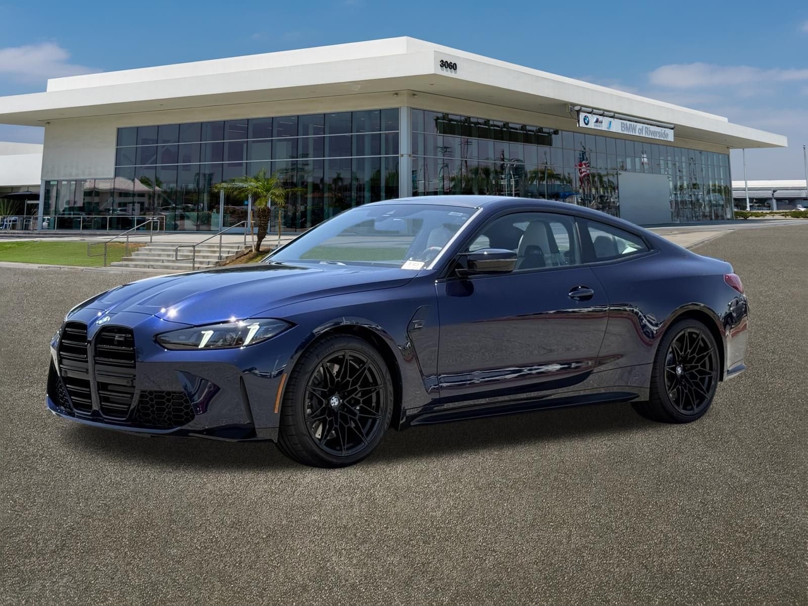 New 2027 Tanzanite Blue II Metallic BMW Competition image 4