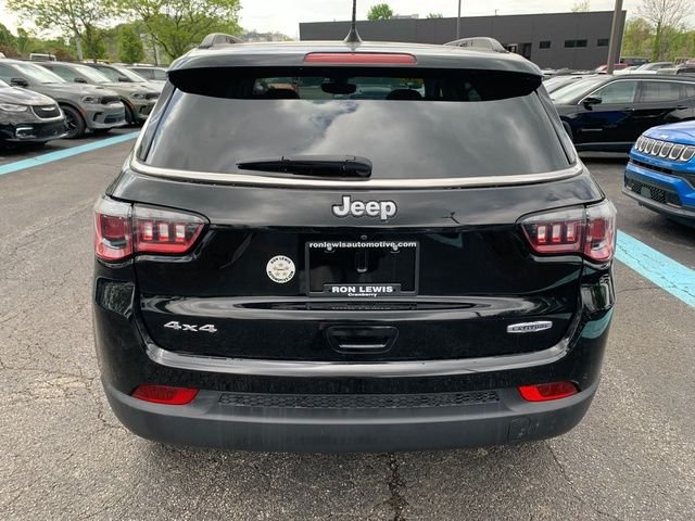 Used 2018 Black Jeep Latitude image 4