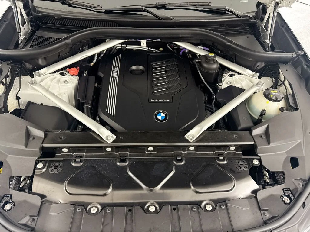 Used 2021 White BMW sDrive40i image 30