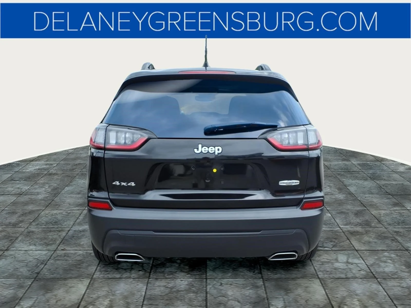 Used 2022 Diamond Black Crystal Pearlcoat Jeep Latitude Lux image 4