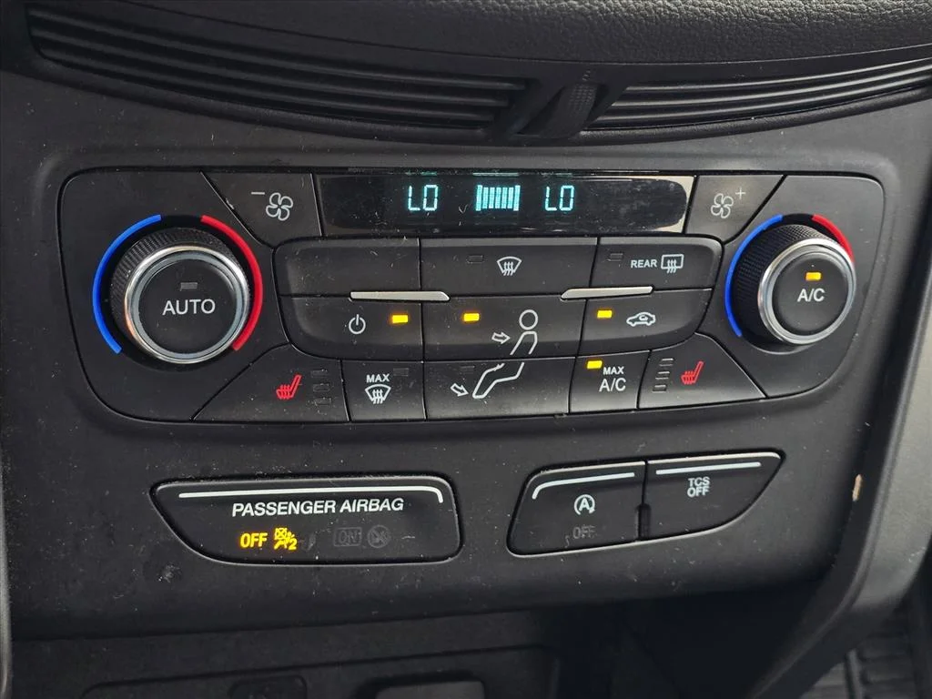 Used 2017 Black Ford SE image 19