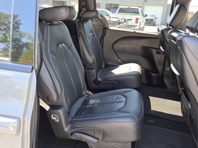 Used 2020 Ceramic Gray Clearcoat Chrysler Touring L Plus image 17
