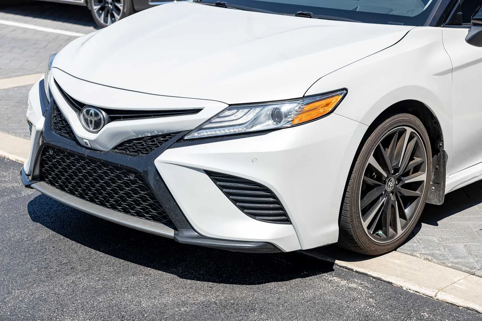 Used 2020 Wind Chill Pearl Toyota XSE V6 image 34