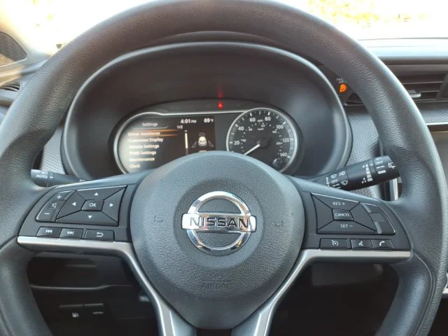 Used 2018 White Nissan SV image 22