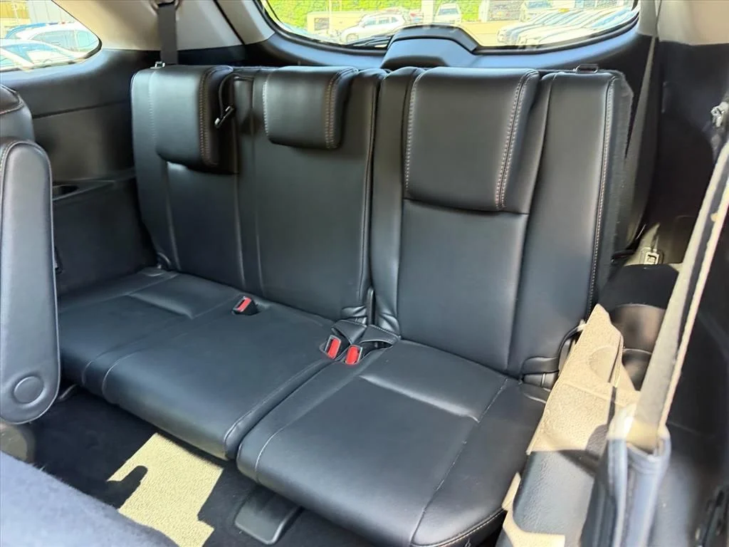 Used 2017 Black Toyota XLE image 13