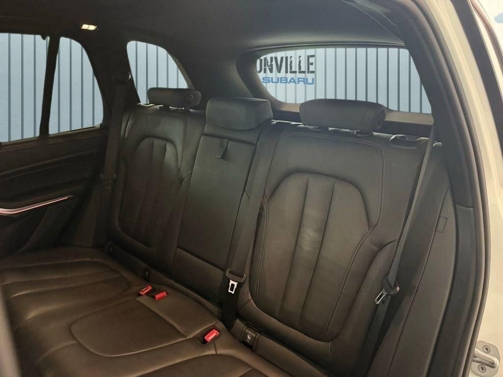 Used 2022 White BMW xDrive40i image 22