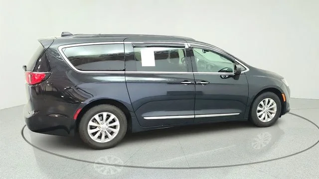 Used 2017 Black Chrysler Touring L image 14