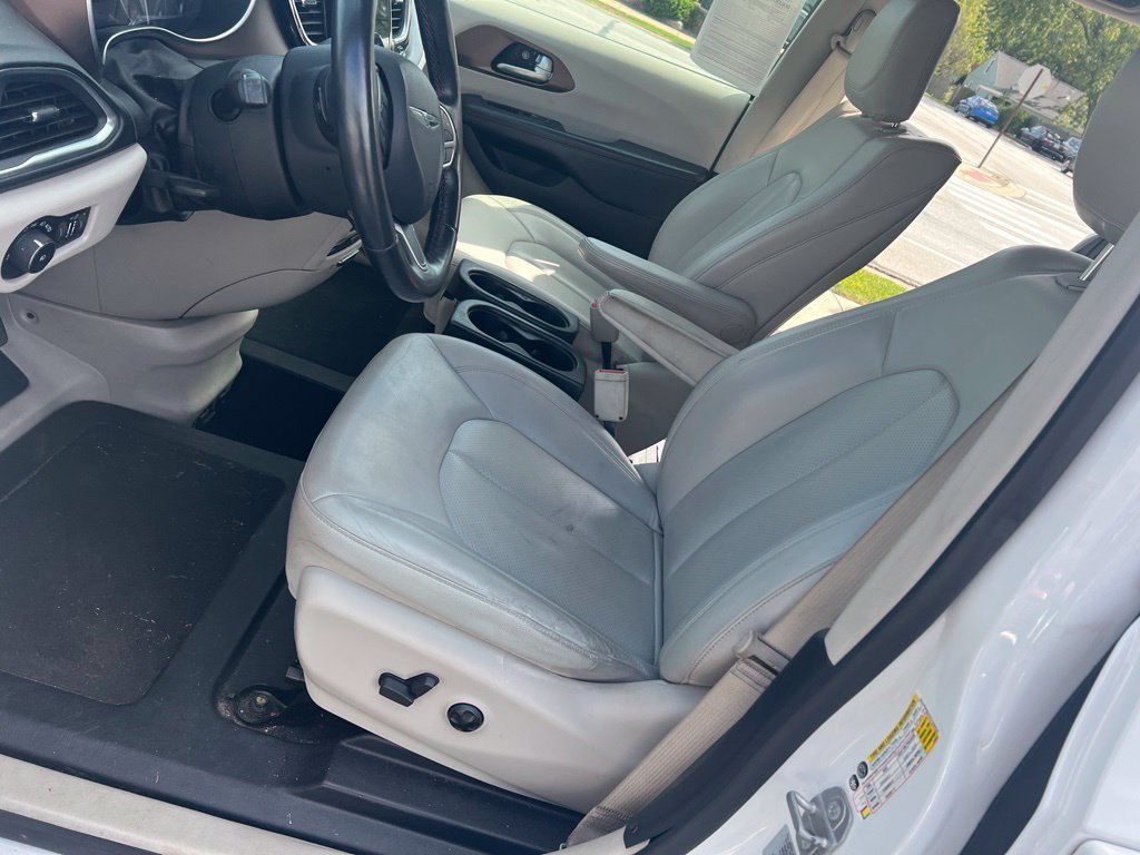 Used 2017 White Chrysler Touring L Plus image 10