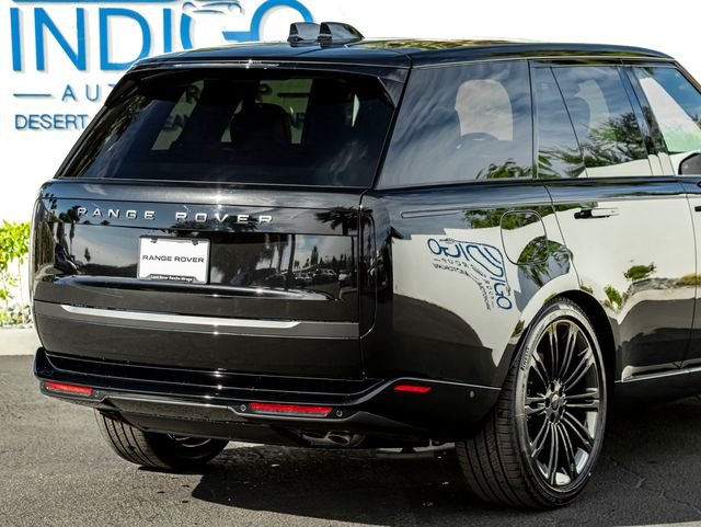 New 2026 Santorini Black Land Rover SE image 7