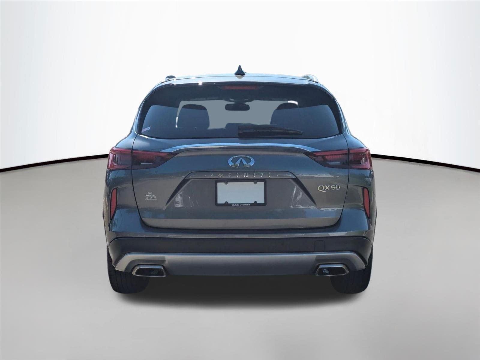 Used 2020  INFINITI  image 6