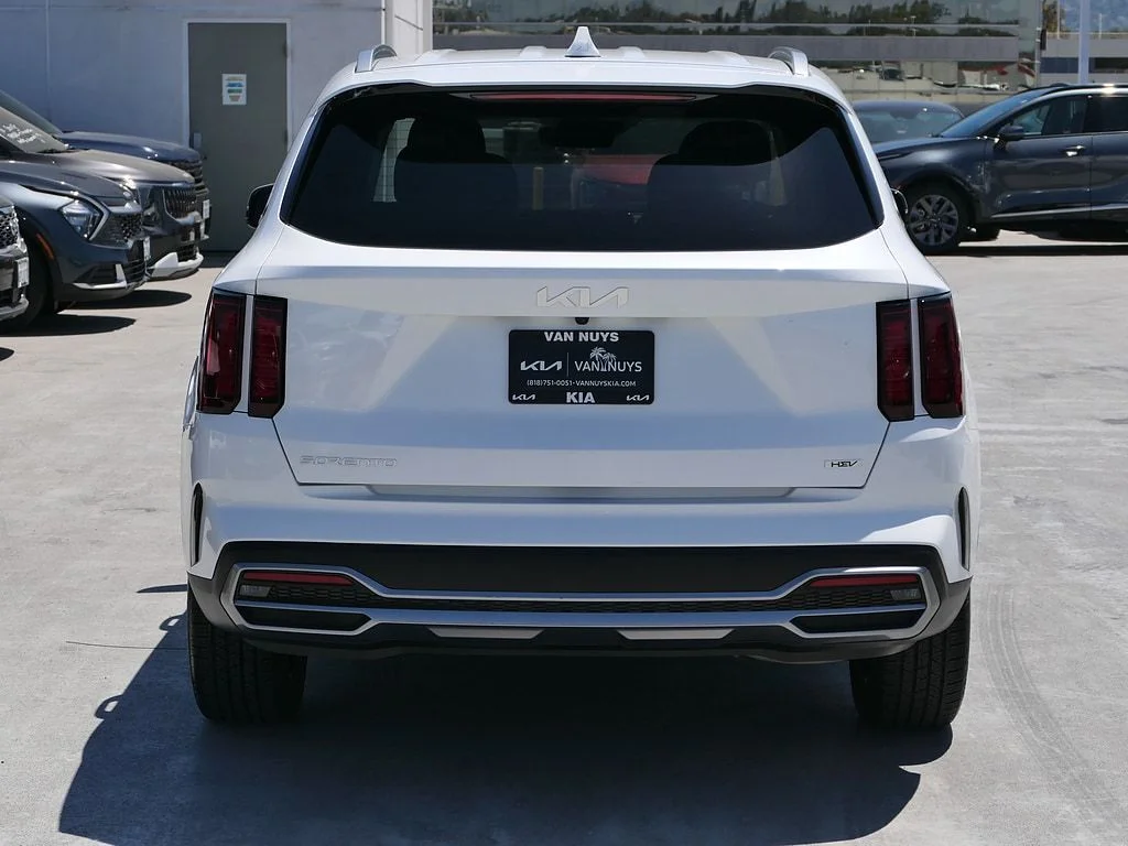 Used 2023 White Kia EX image 5