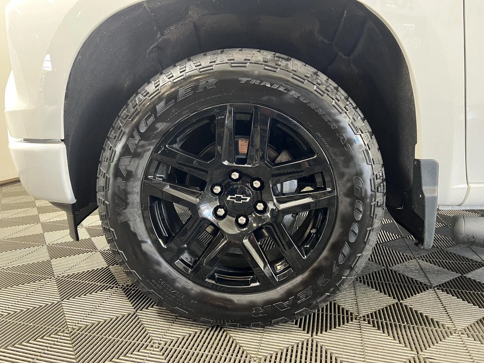 Used 2023 Summit White Chevrolet RST image 31