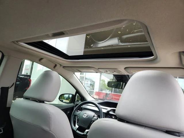 Used 2018  Toyota Four image 21