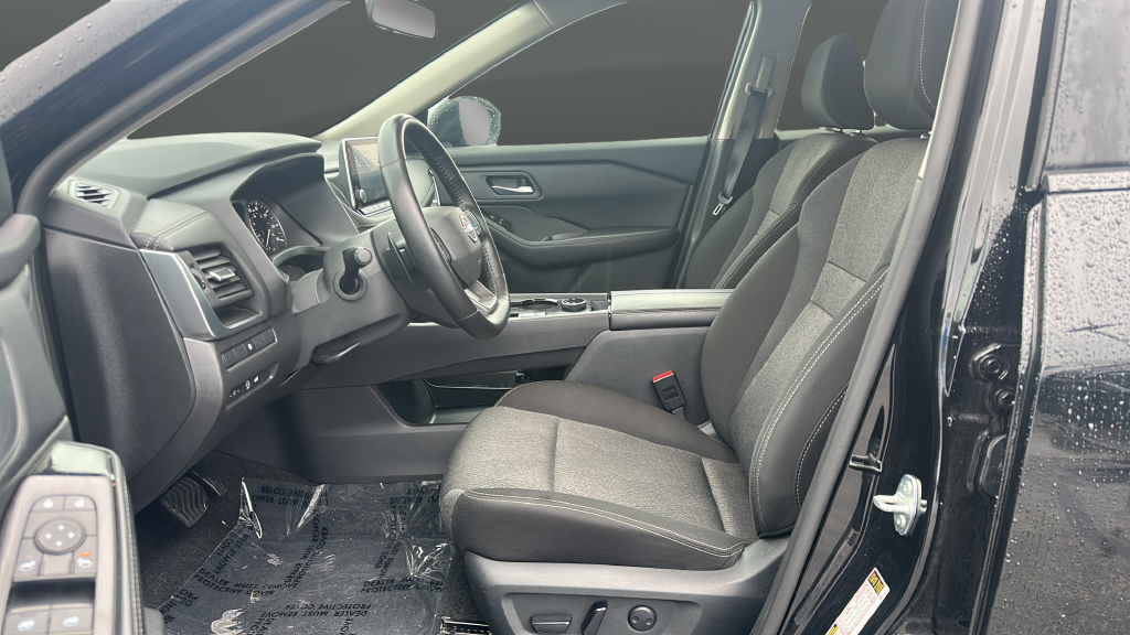 Used 2025 Super Black Nissan SV image 9