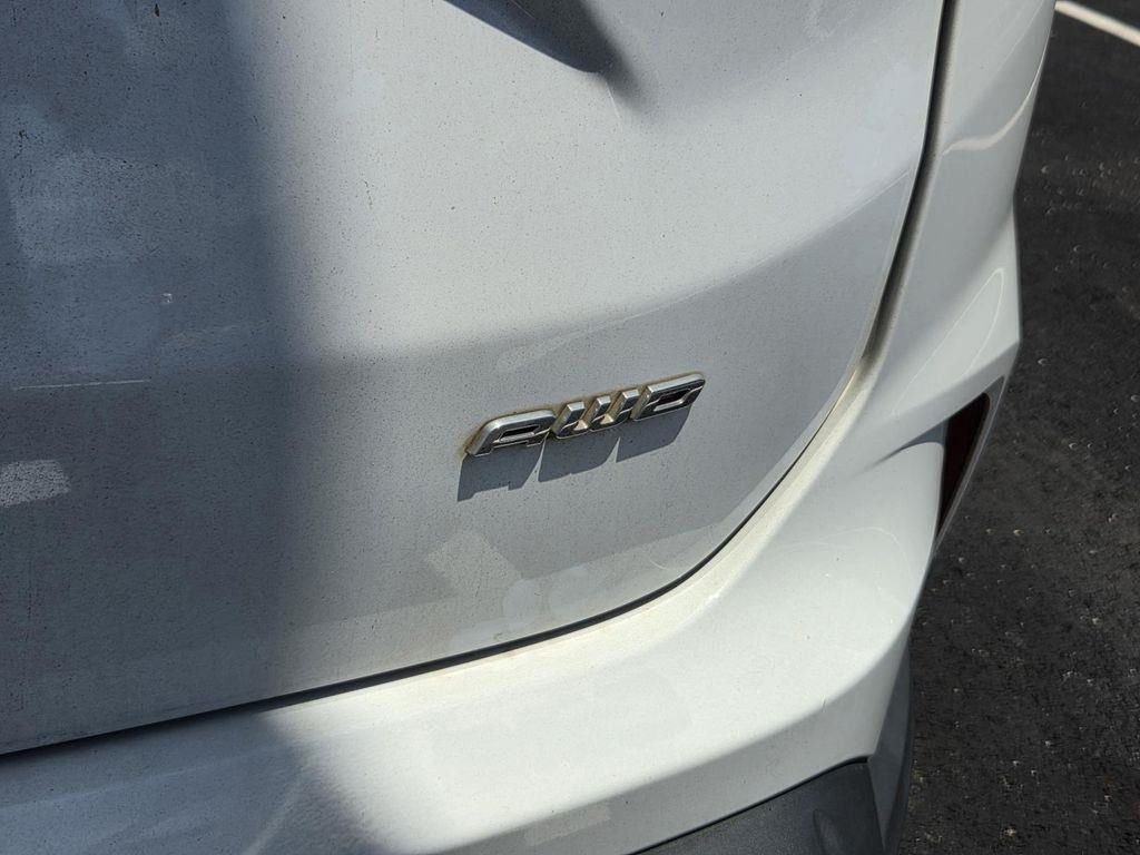Used 2023 Oxford White Ford SE image 12
