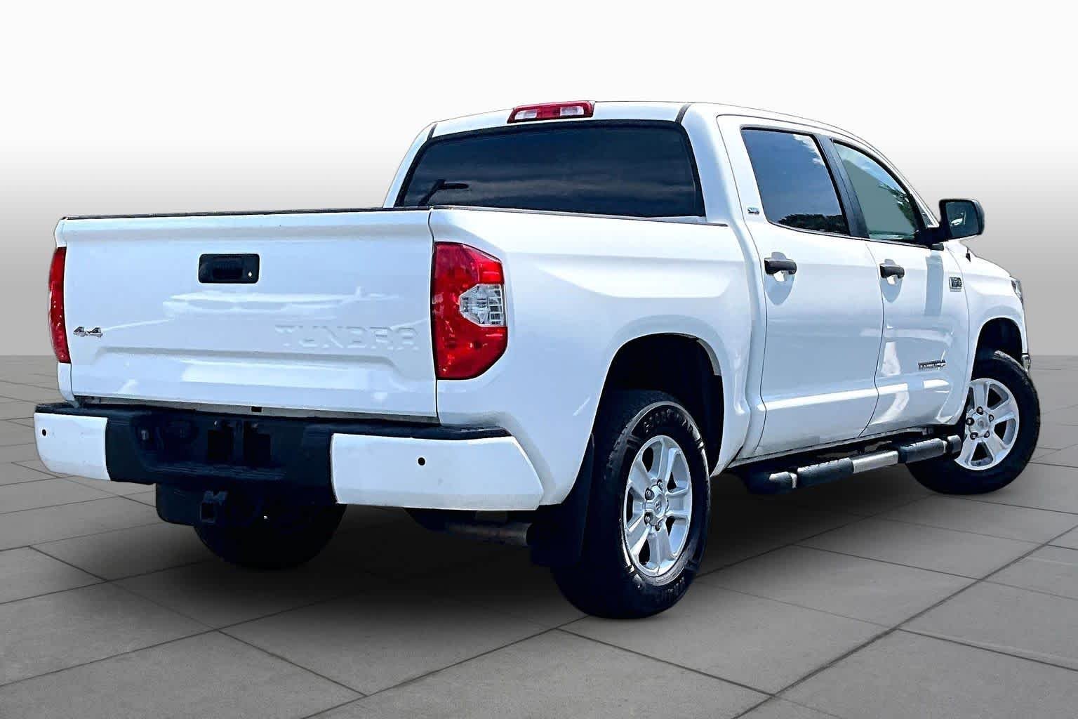 Used 2017 Super White Toyota SR5 image 12