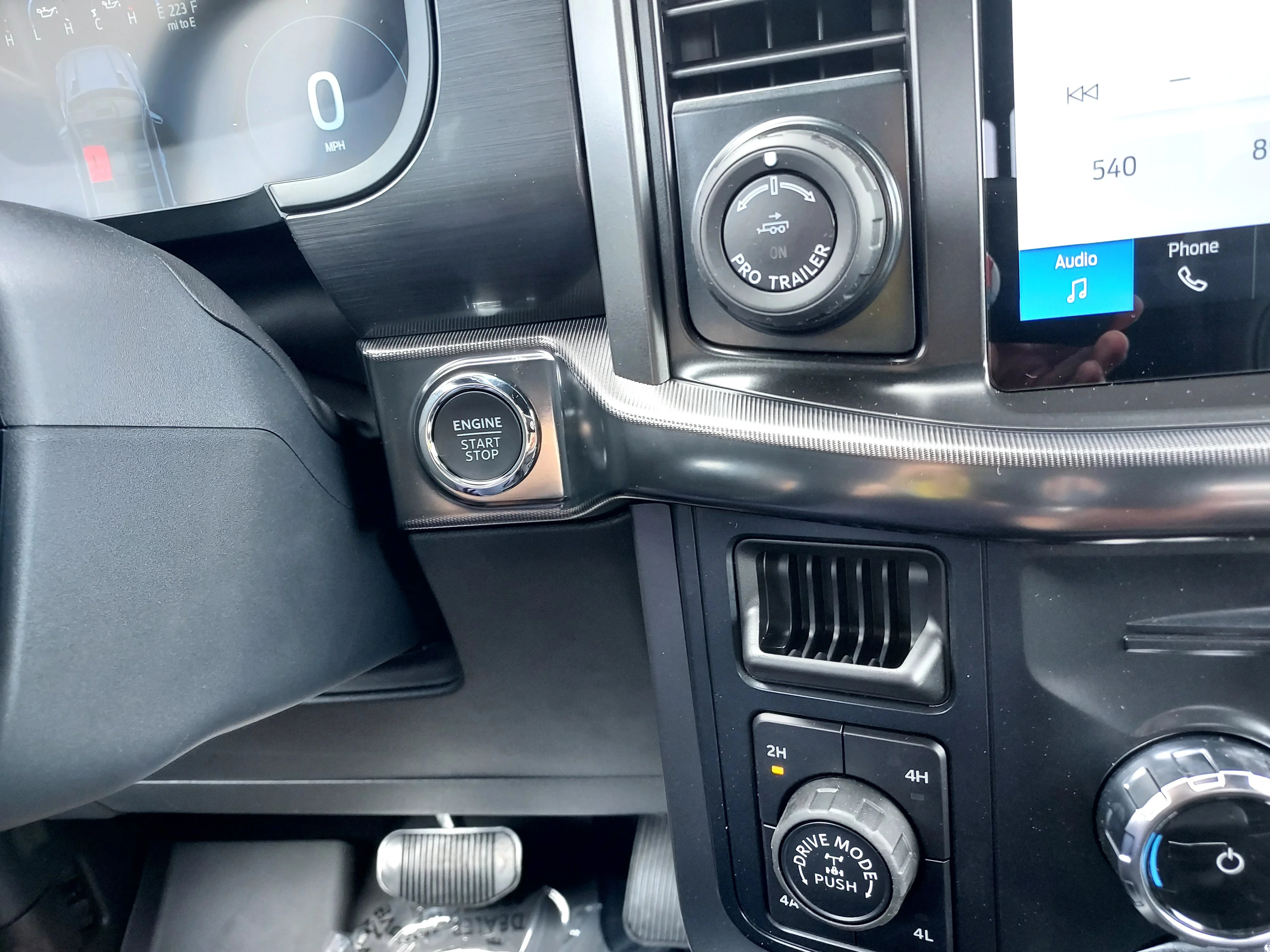 New 2026 Carbonized Gray Metallic Ford LARIAT image 39
