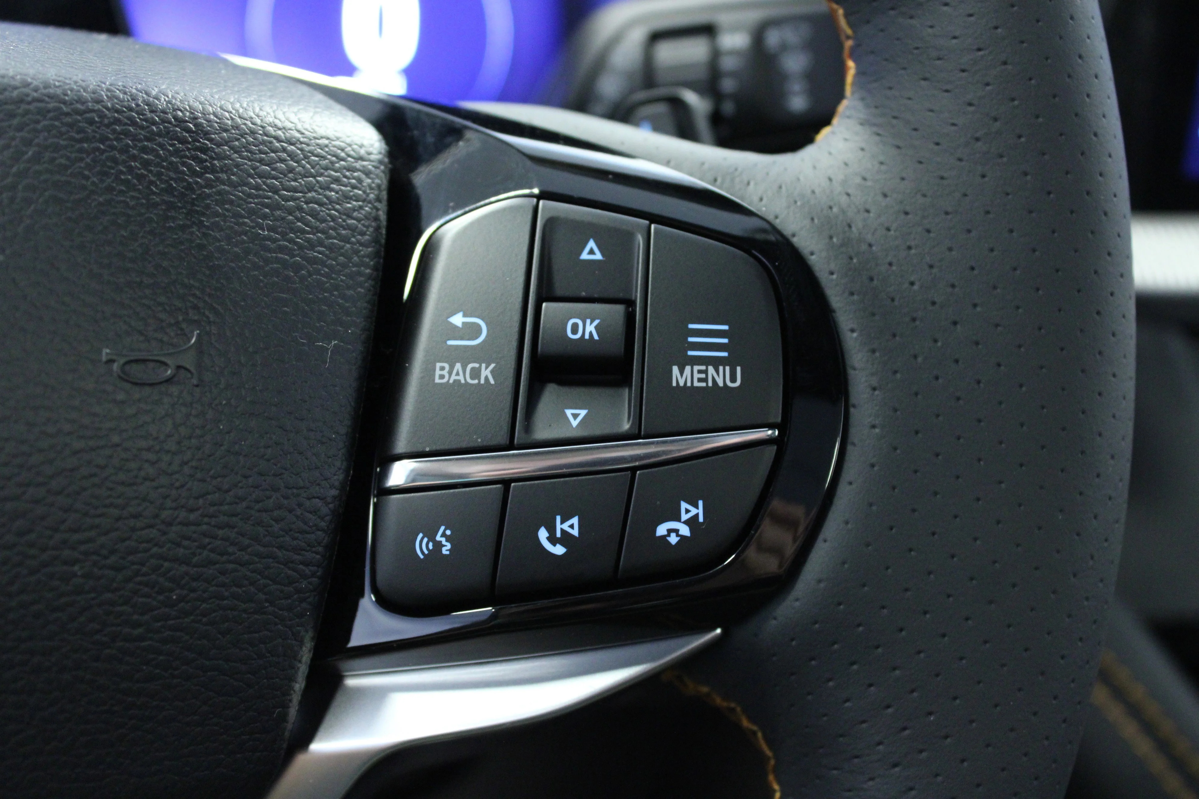 New 2026 Carbonized Gray Metallic Ford Tremor® image 22