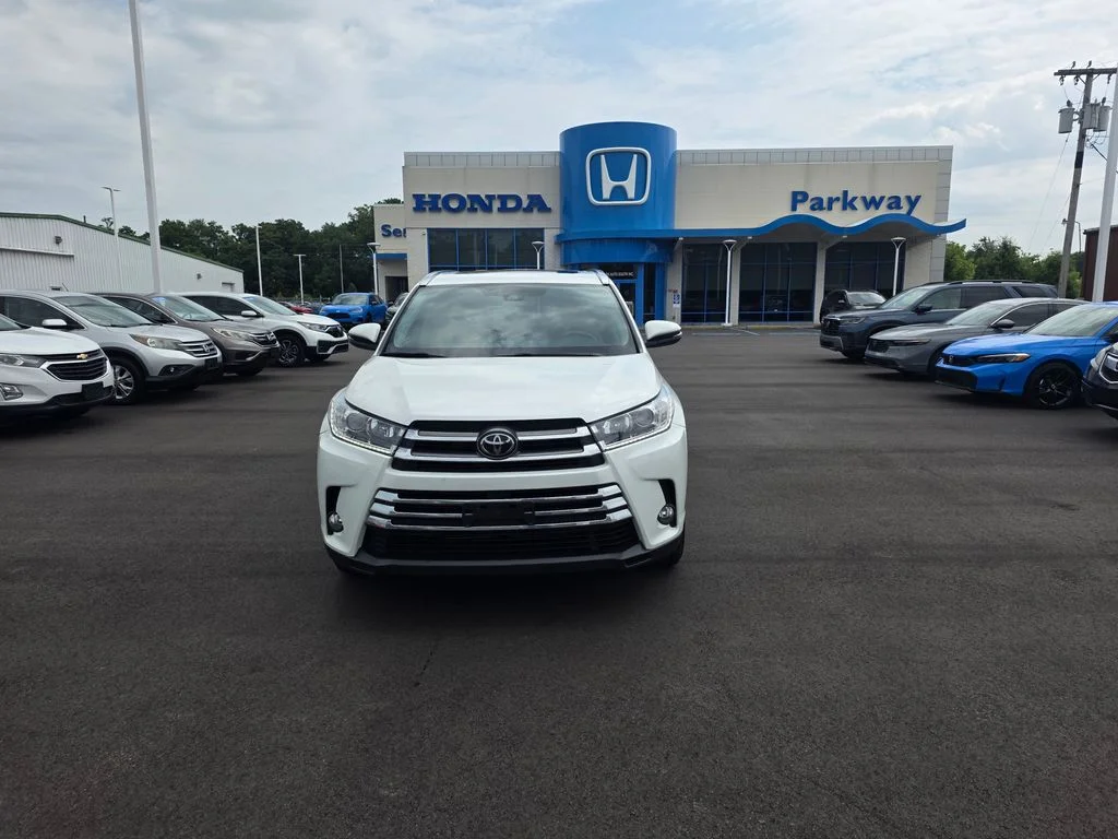 Used 2017 Blizzard Pearl Toyota Limited image 8
