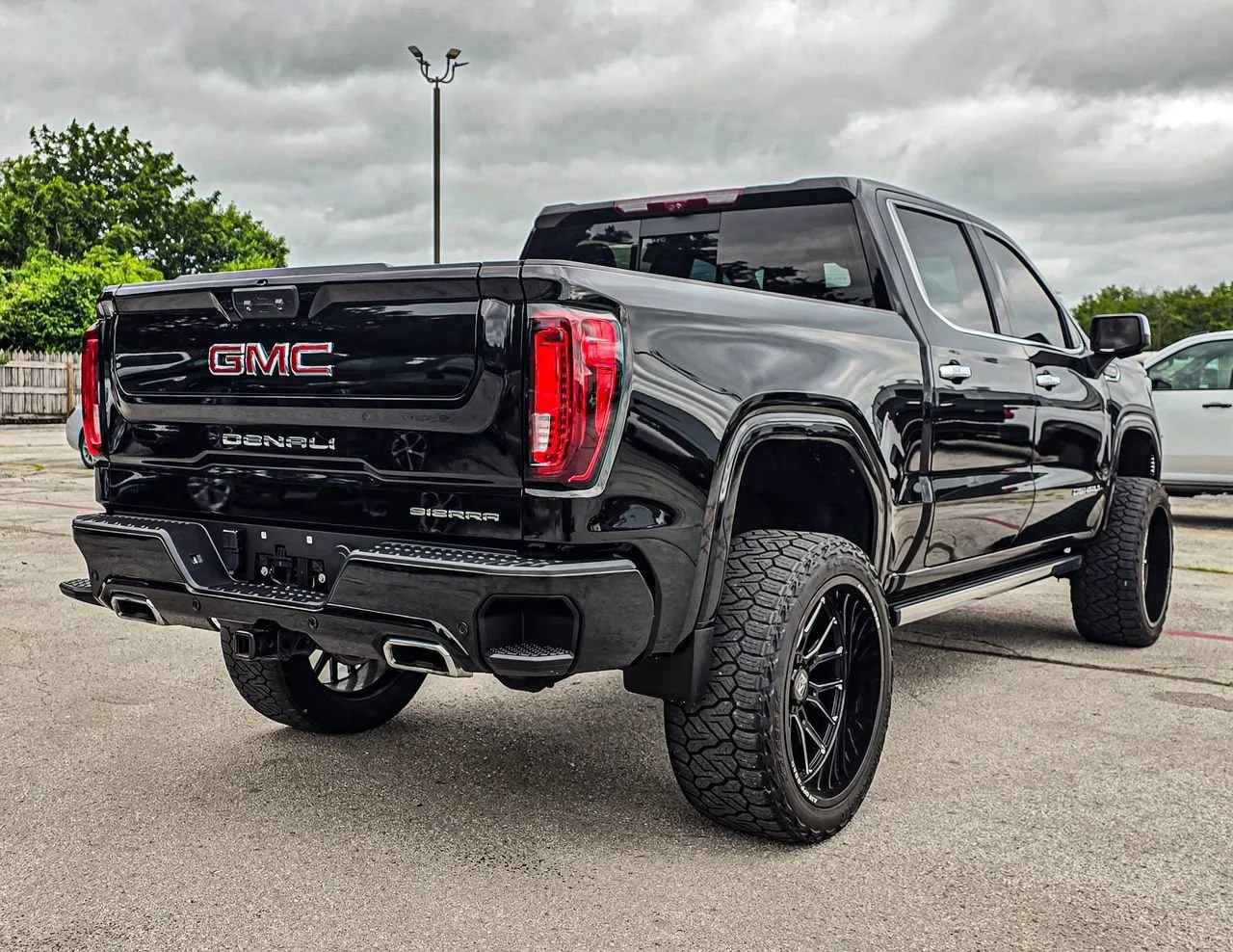 Used 2023 Onyx Black GMC Denali image 5