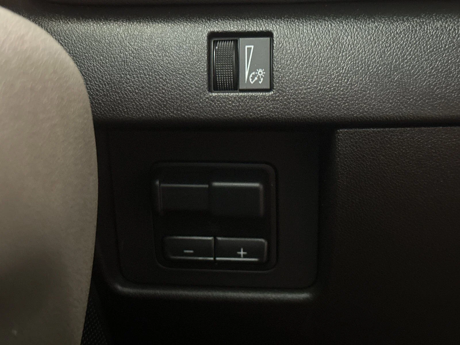 Used 2024 Gray Chevrolet ZR2 image 29