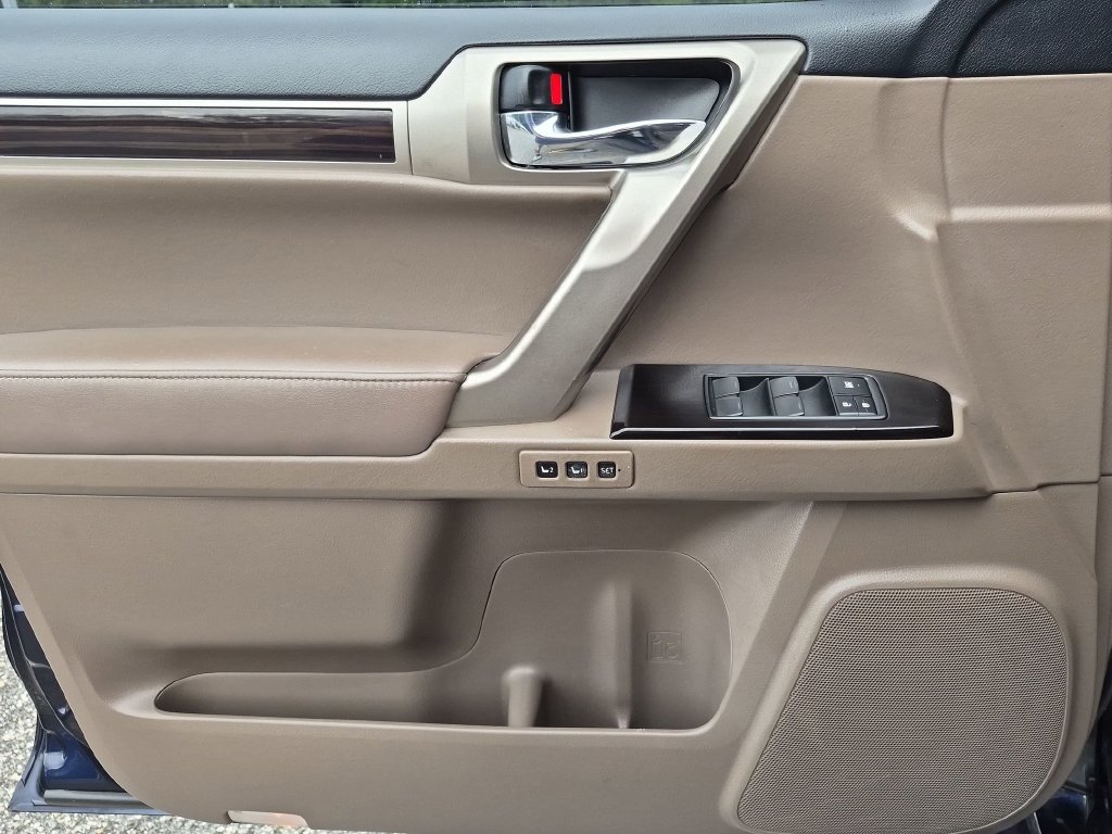 Used 2018 Mica Lexus 460 image 37