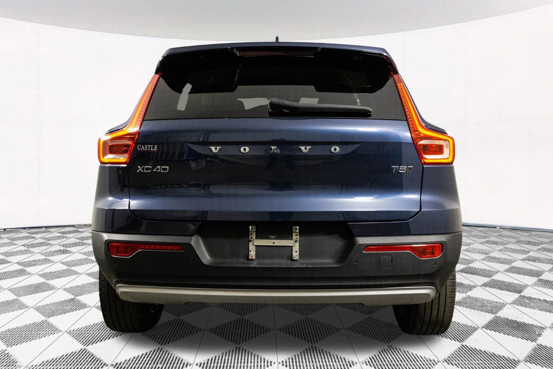 2021 VOLVO XC40 - Image 12