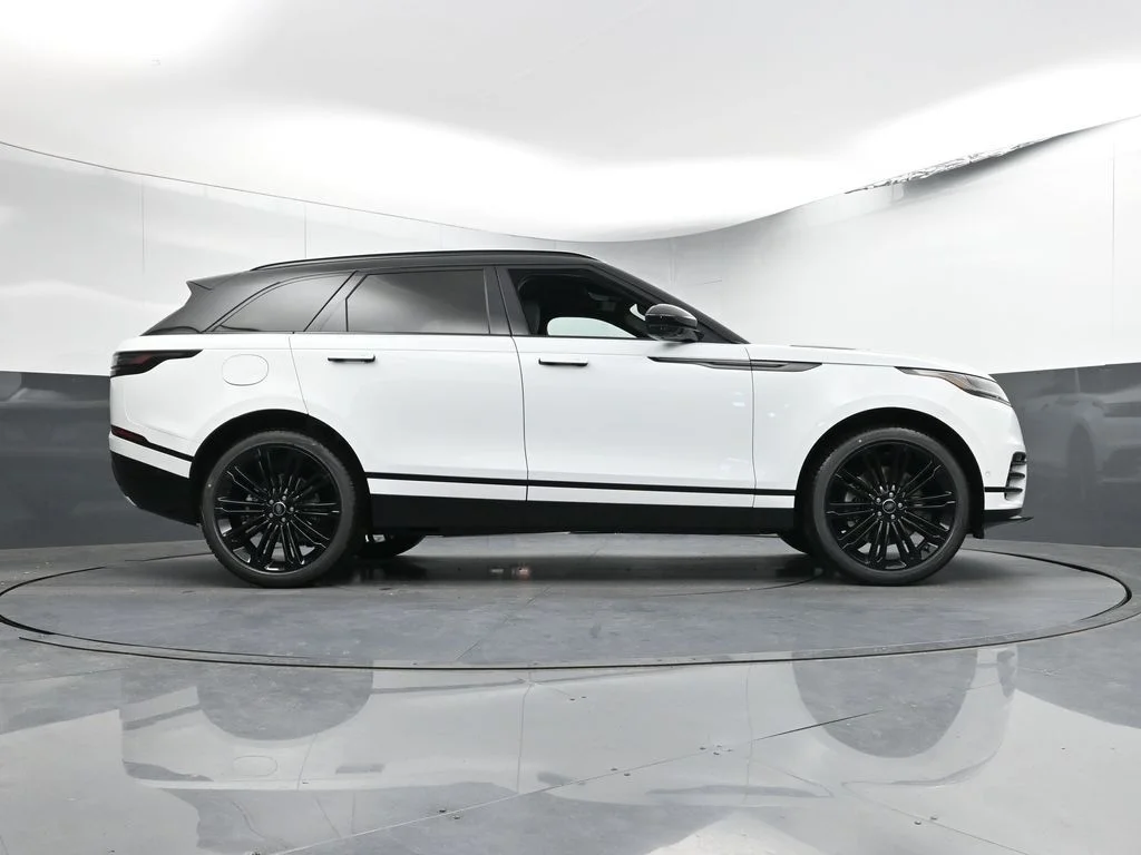 Certified Used 2026 White Land Rover Dynamic SE image 28