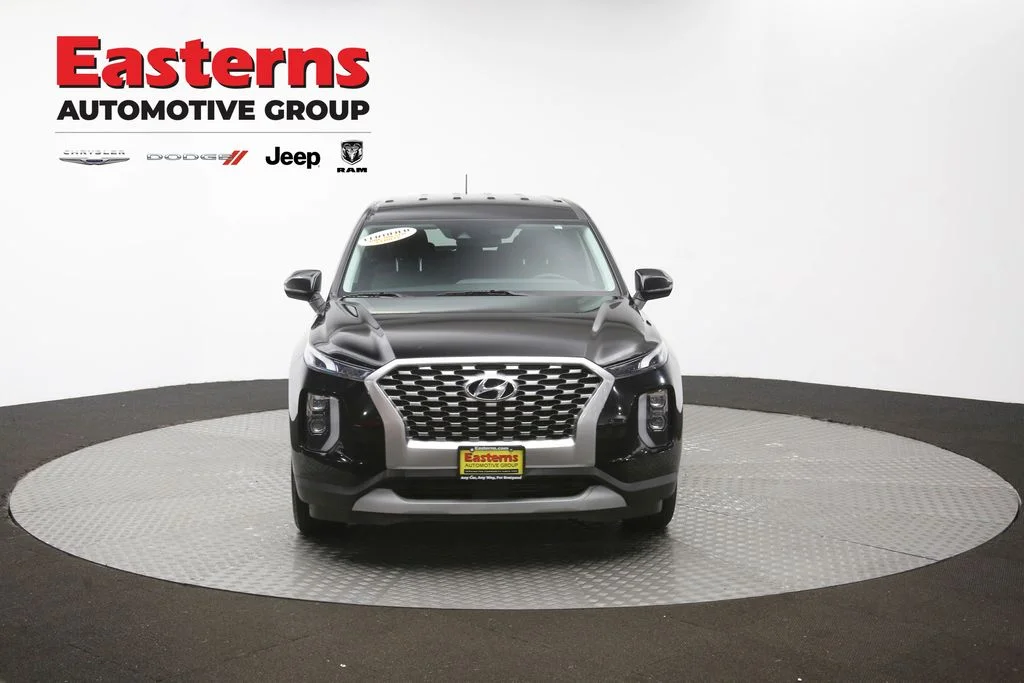 Used 2022 Black Hyundai SE image 54