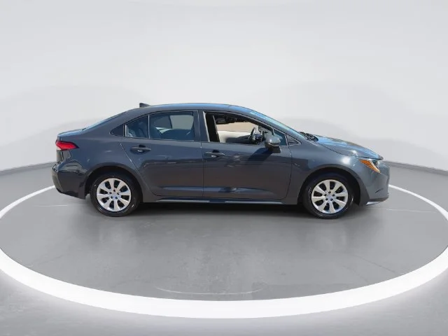Used 2024  Toyota LE image 9