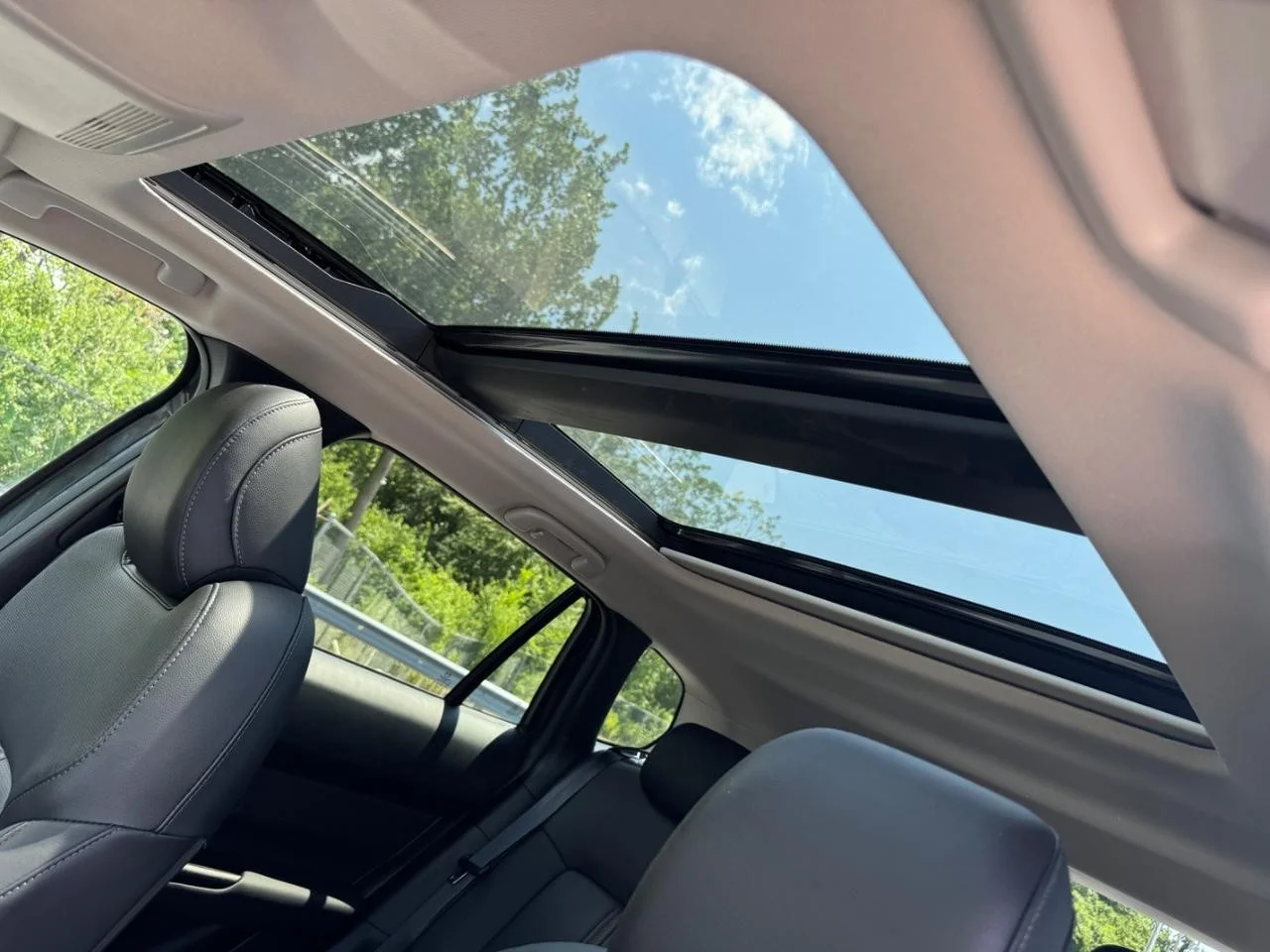 Used 2025 Machine Gray Metallic Mazda Premium image 28