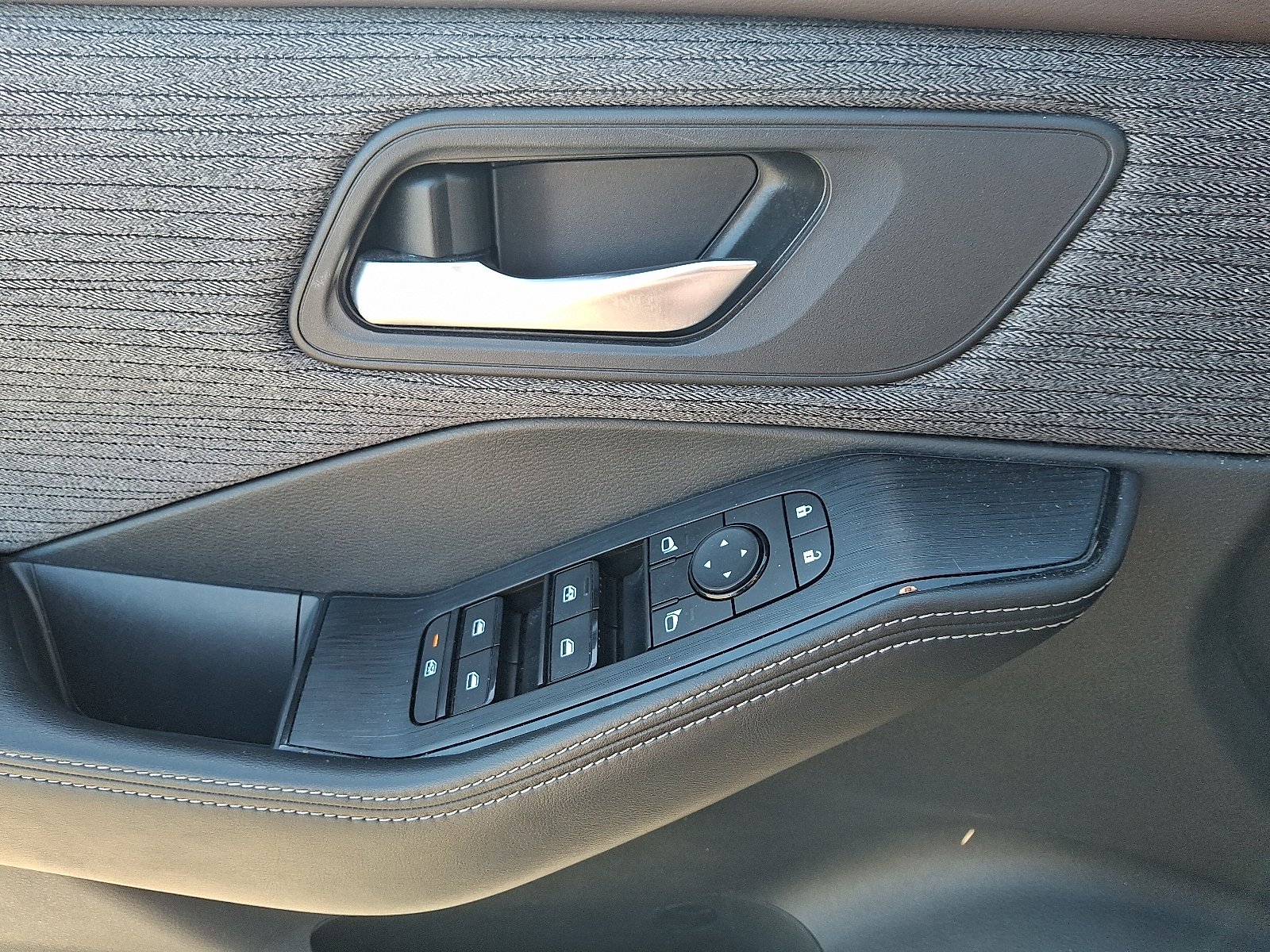 2022 Nissan Rogue SV - Photo 13