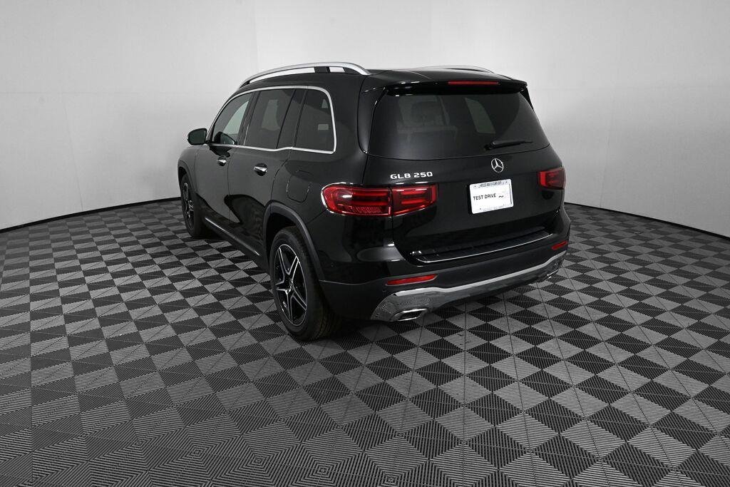 Used 2026 Night Black Mercedes-Benz GLB 250 image 4