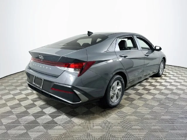 New 2026 Hyundai ELANTRA SE