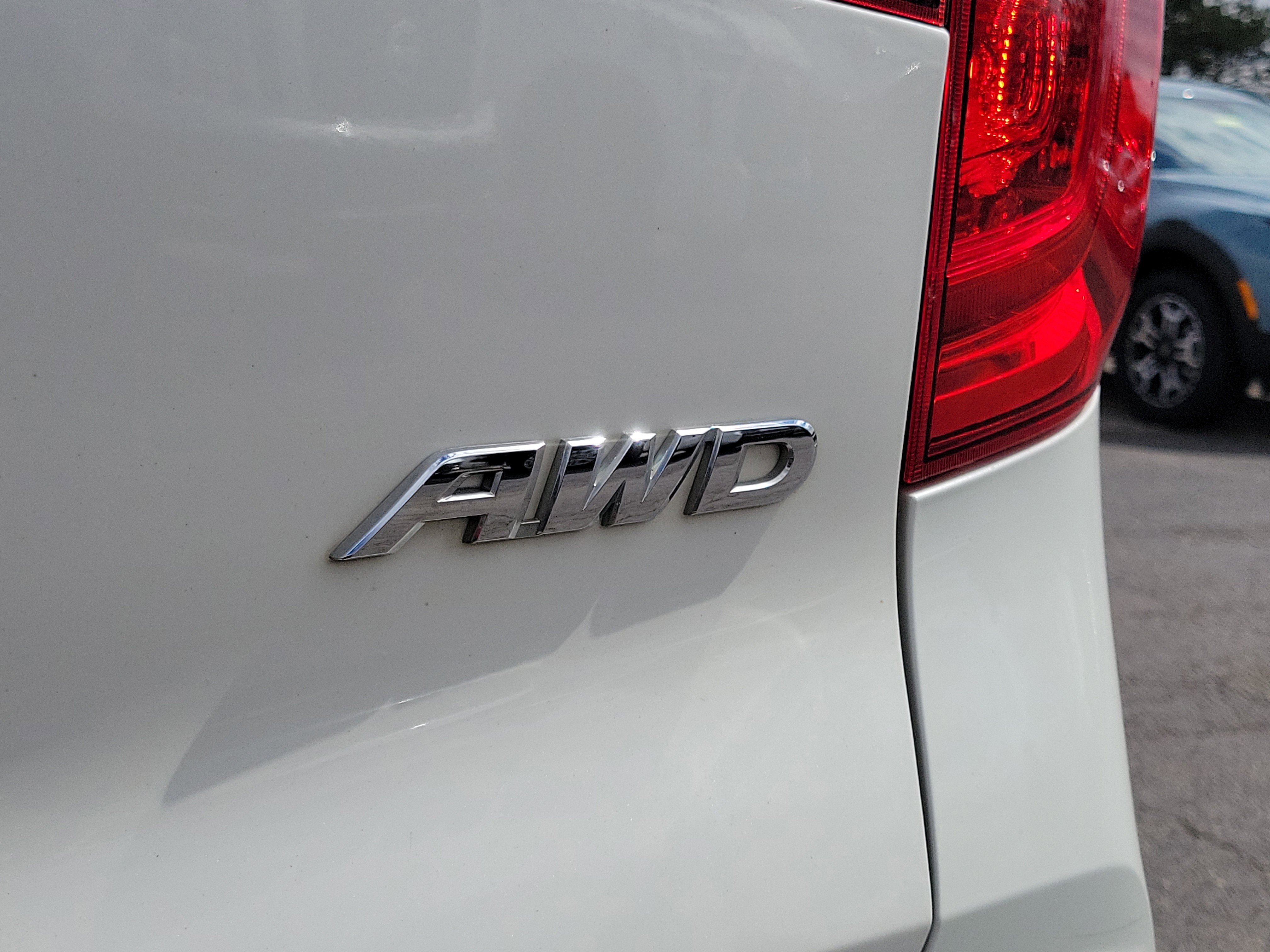 Used 2017 White Diamond Pearl Honda EX-L image 7