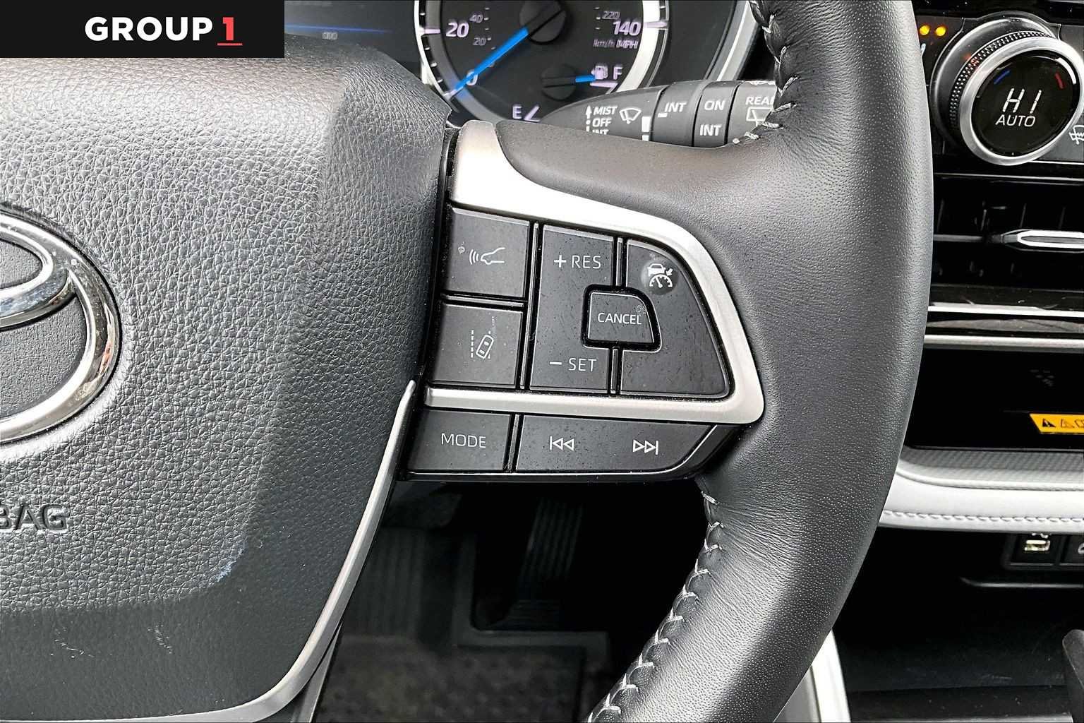 2025 Toyota Highlander XLE - Photo 25