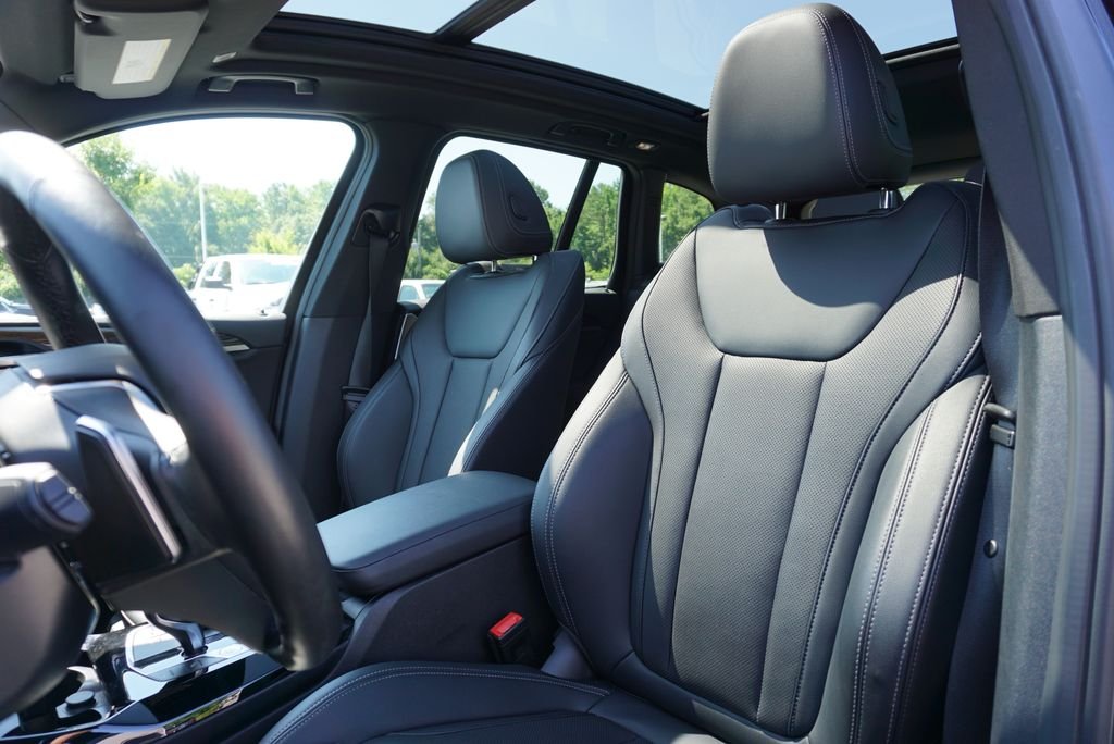 Used 2023 Dark Graphite BMW sDrive30i image 11