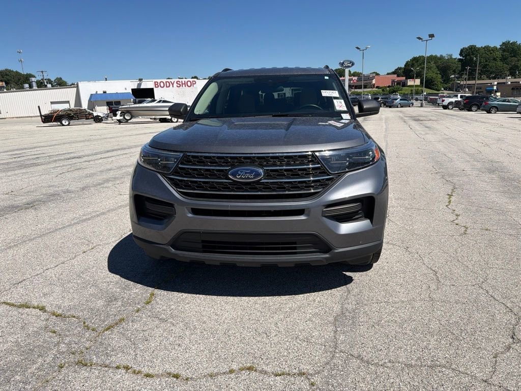 Used 2023 Gray Metallic Ford XLT image 2