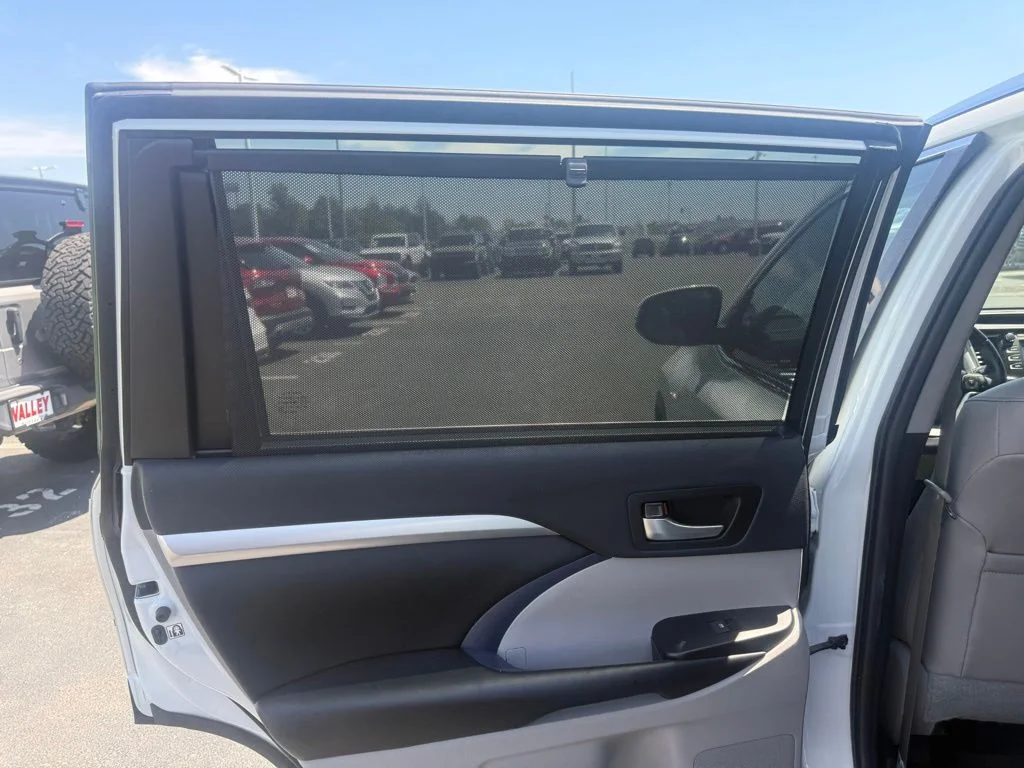 Certified Used 2019 Blizzard Pearl Toyota XLE image 30