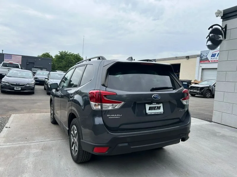 Used 2022 Gray Subaru Premium Sport Utility 4D image 9