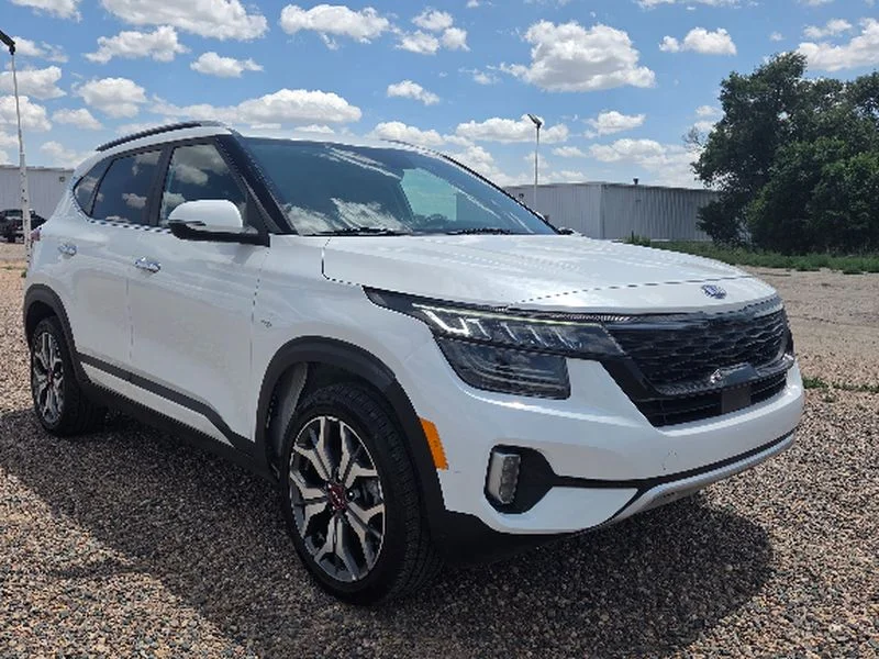 Used 2021 Snow White Pearl Kia SX image 2