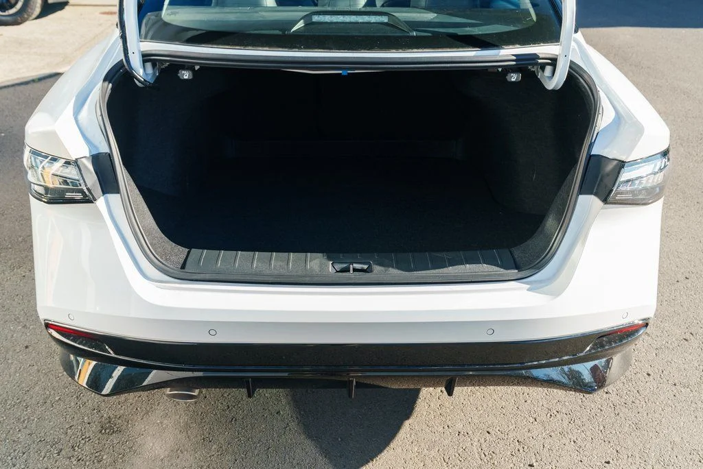 New 2026 Aspen White TriCoat / Super Black Two-tone Nissan SR image 8
