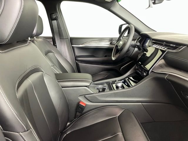New 2025 Bright White Clear-Coat Exterior Paint Jeep Limited image 13
