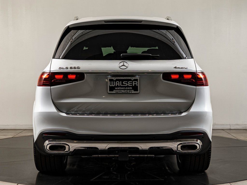 New 2026 MANUFAKTUR Moonlight White Metallic Mercedes-Benz GLS 580 image 8