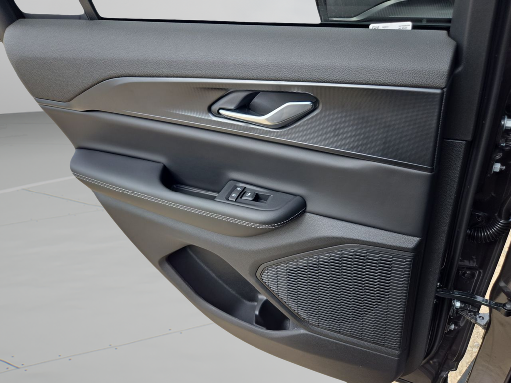New 2025 Baltic Gray Metallic Clear-Coat Exterior Paint Jeep Altitude X image 40