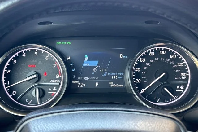 Used 2018 Brown Toyota XLE image 28
