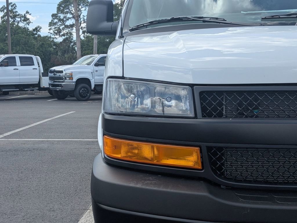 2025 Chevrolet Express Cargo Work Van - Photo 10